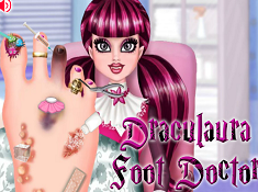Draculaura Foot Doctor